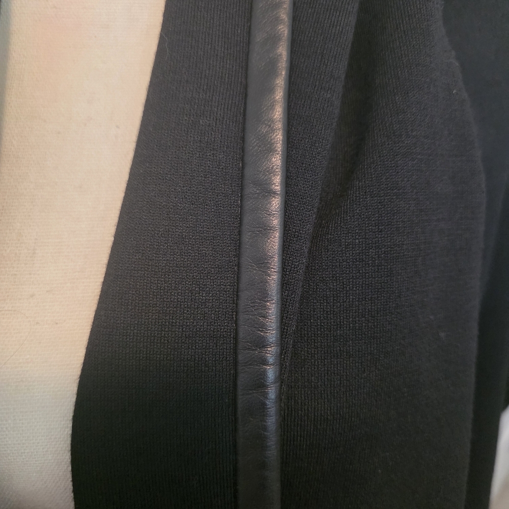 St. John Collection Black Wool Cape with Leather Trim - Picture 5 of 7
